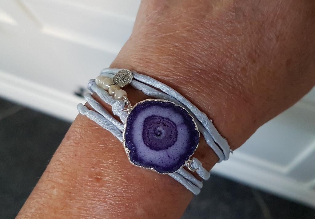 Pure Silk Zijden Wikkel Armband Grijs Solar Purple Edelsteen, Sieraden, Tassen en Uiterlijk, Armbanden, Overige materialen, Met bedels of kralen