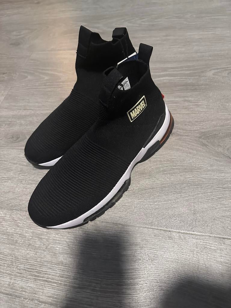 Pull & Bear Marvel Sneakers Maat 43, Kleding | Heren, Schoenen, Nieuw, Sneakers of Gympen, Zwart, Ophalen of Verzenden
