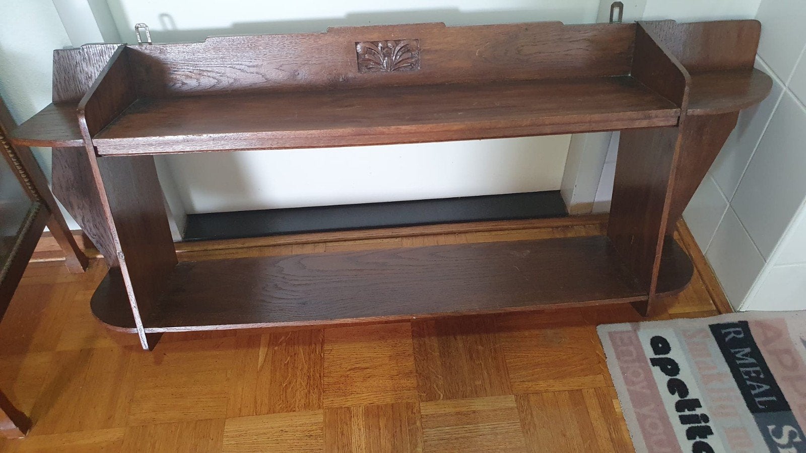 Antiek houten boekenrek met 1 versiering, Huis en Inrichting, Ophalen