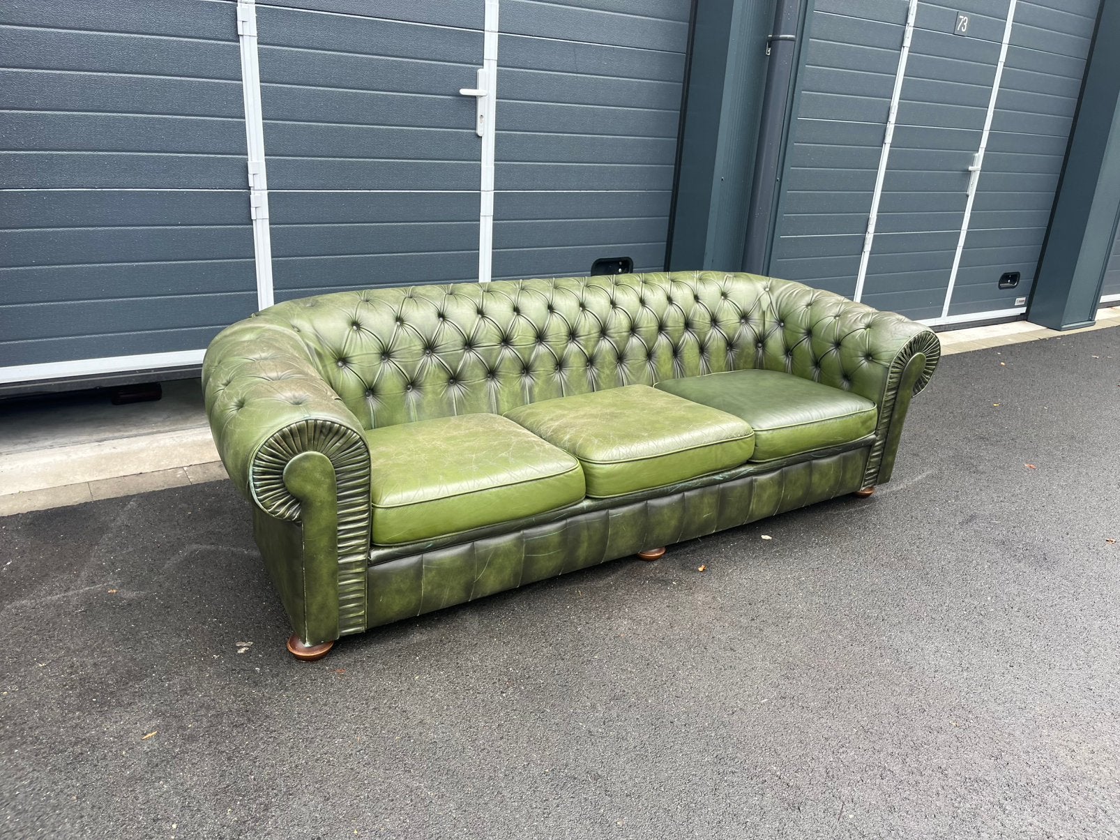 Chesterfield bank, Huis en Inrichting, Gebruikt, Hout, Driepersoons, 75 tot 100 cm