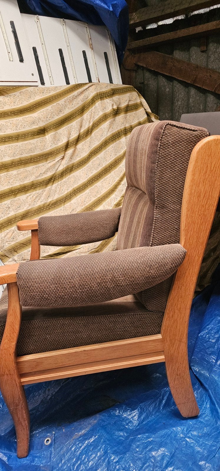 Vintage Houten Fauteuil met Bruine Bekleding, Ophalen, Hout, Gebruikt, 75 tot 100 cm