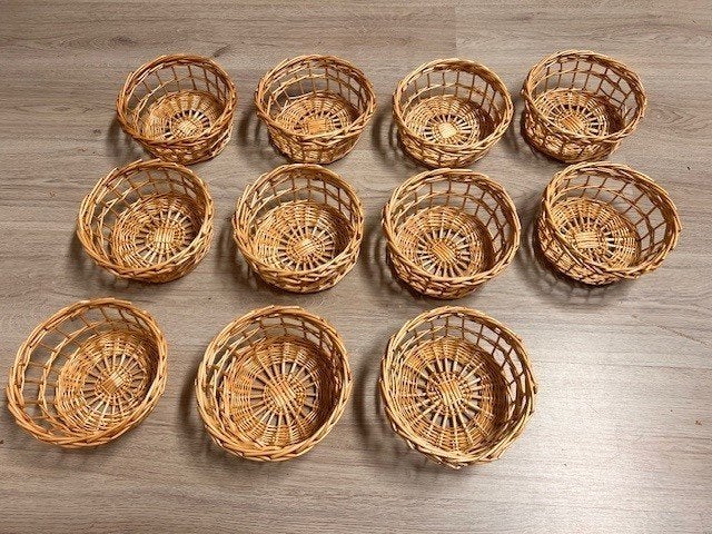11 rieten manden (ook los te koop), Ophalen, Zo goed als nieuw, Rond, Riet
