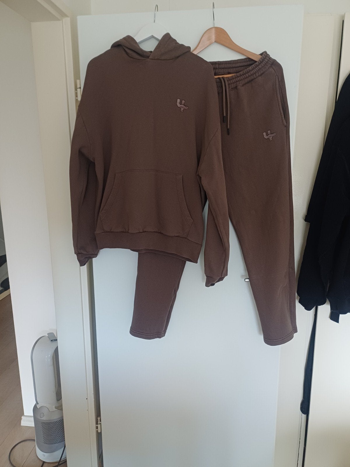 Four Amsterdam  hoodie en joggingbroek - Bruin, Ophalen of Verzenden, Zo goed als nieuw, Maat 48/50 (M)