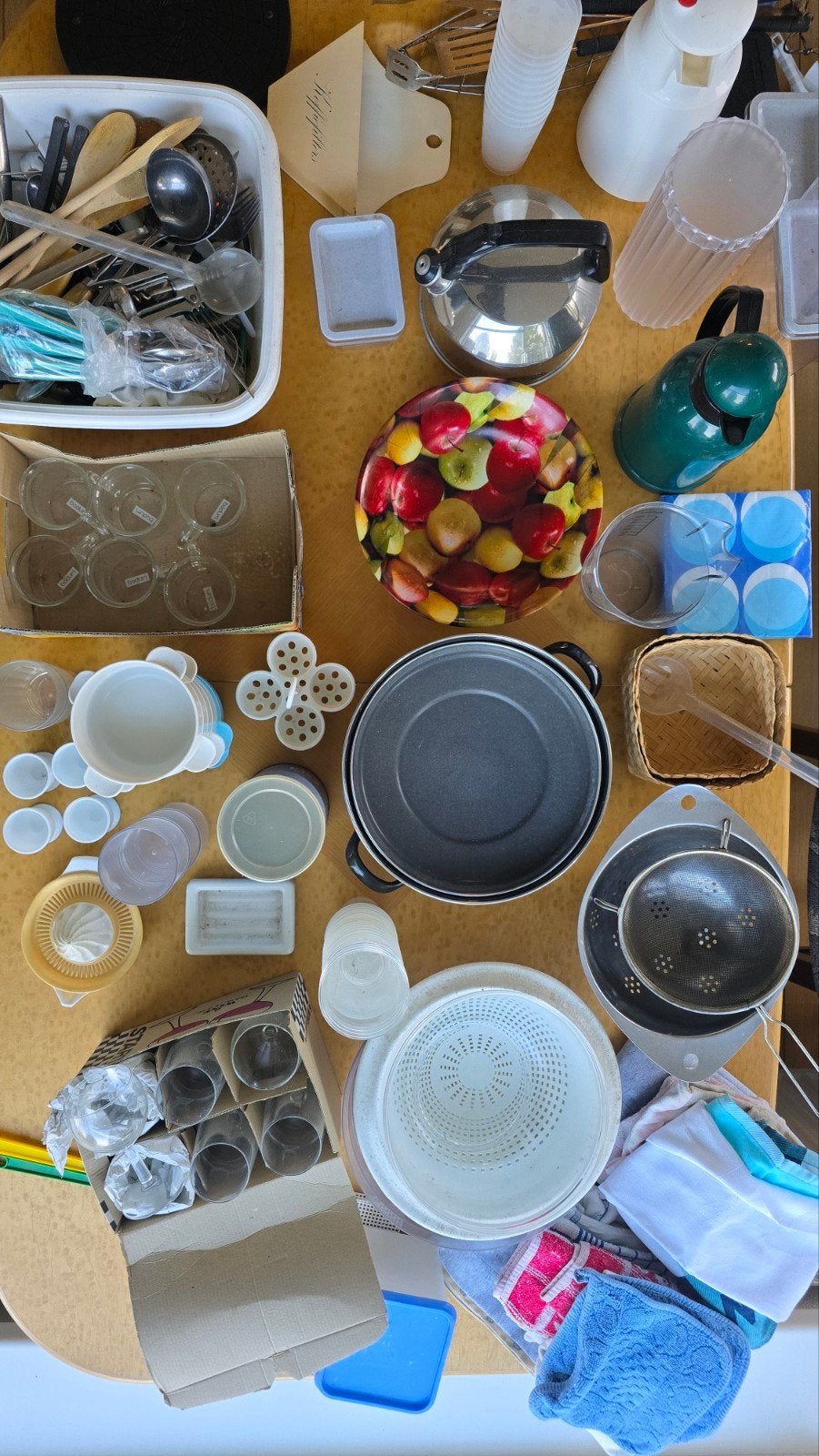 Complete keukeninboedel / campingset pannen, glazen, servies, Ophalen, Gebruikt