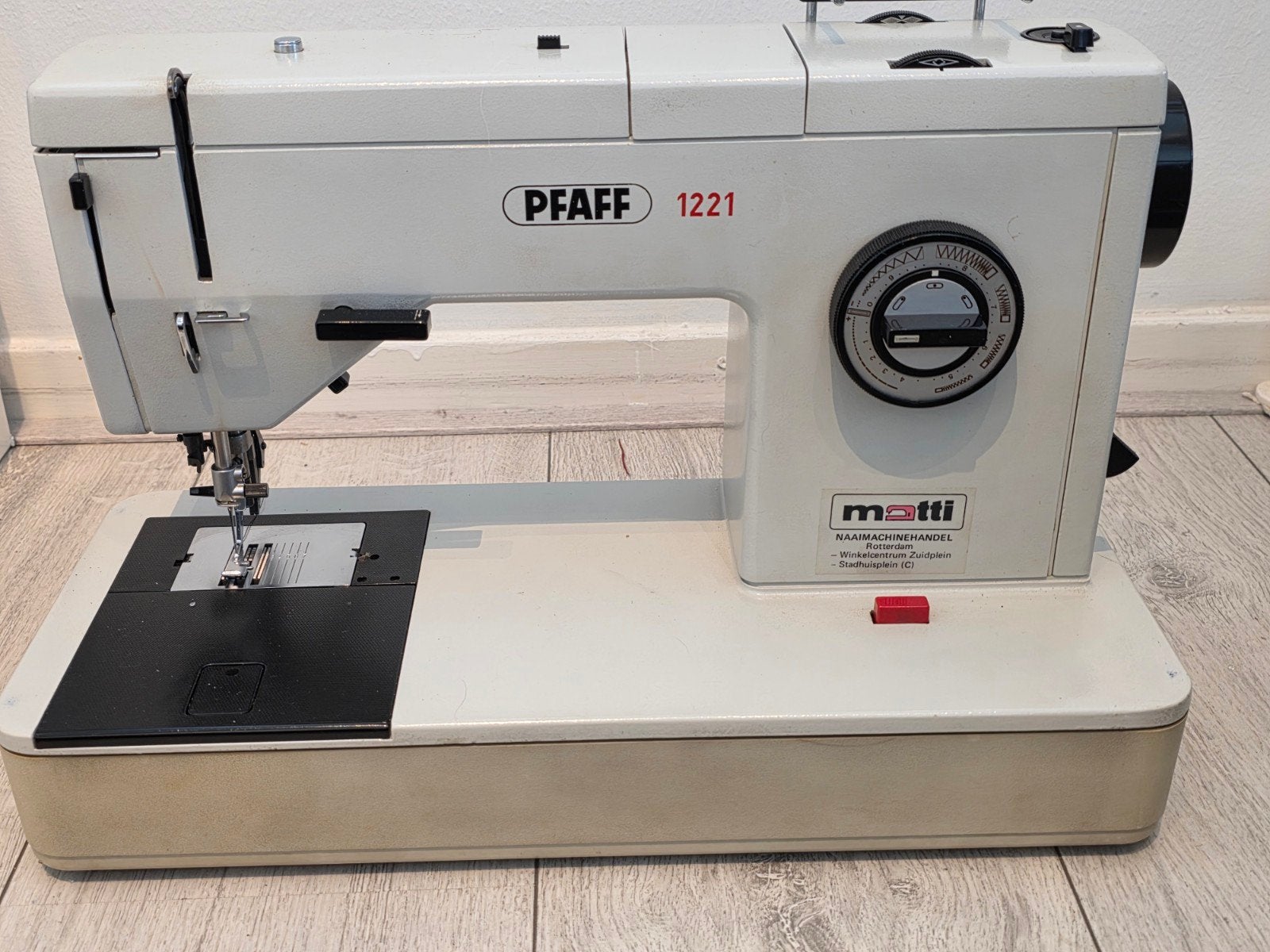 Pfaff 1221 Naaimachine met handleiding en accessoires, Ophalen, Gebruikt, Naaimachine, Pfaff