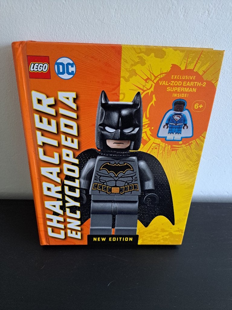 Boek: Character encyclopedia DC comics poppetjes LEGO, Ophalen of Verzenden, Gebruikt, Overige typen, Lego