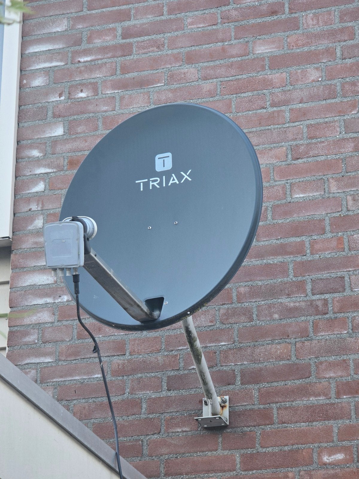 TRIAX schotel met aansluitblok, Audio, Tv en Foto, Schotelantennes, Ophalen, Gebruikt, (Schotel)antenne, Overige merken