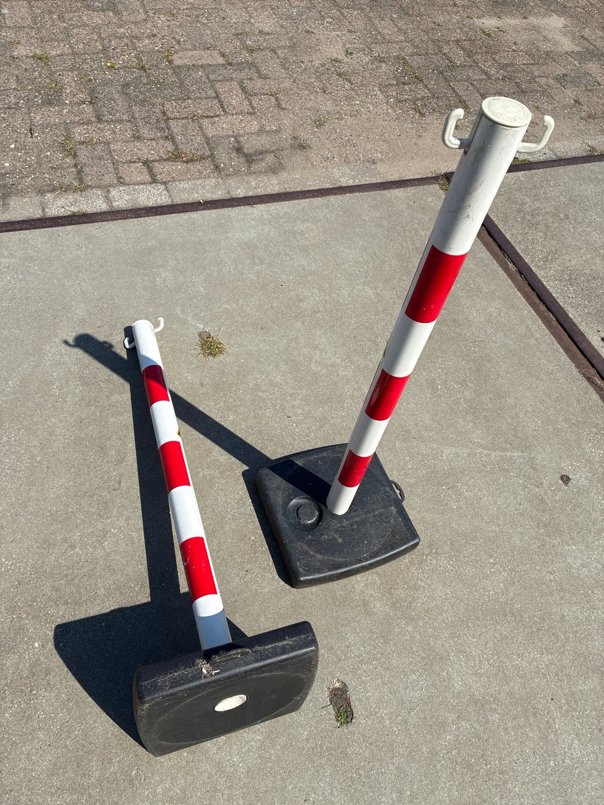 2x Verkeerskegel / Afzetpaal Rood-Wit met Zware Voet, Ophalen, Gebruikt