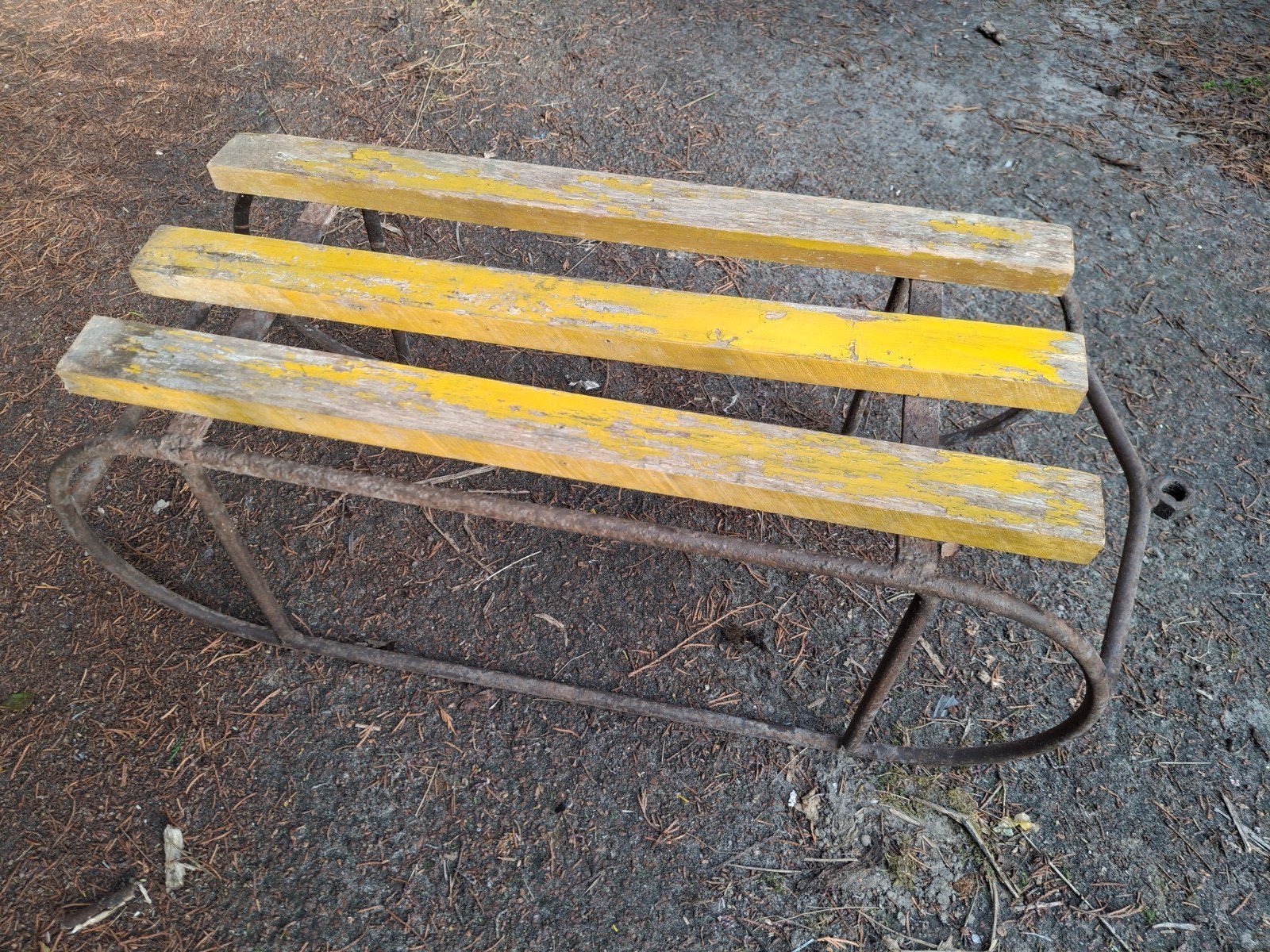 Vintage houten slee met metalen frame, Ophalen, Gebruikt, Hout