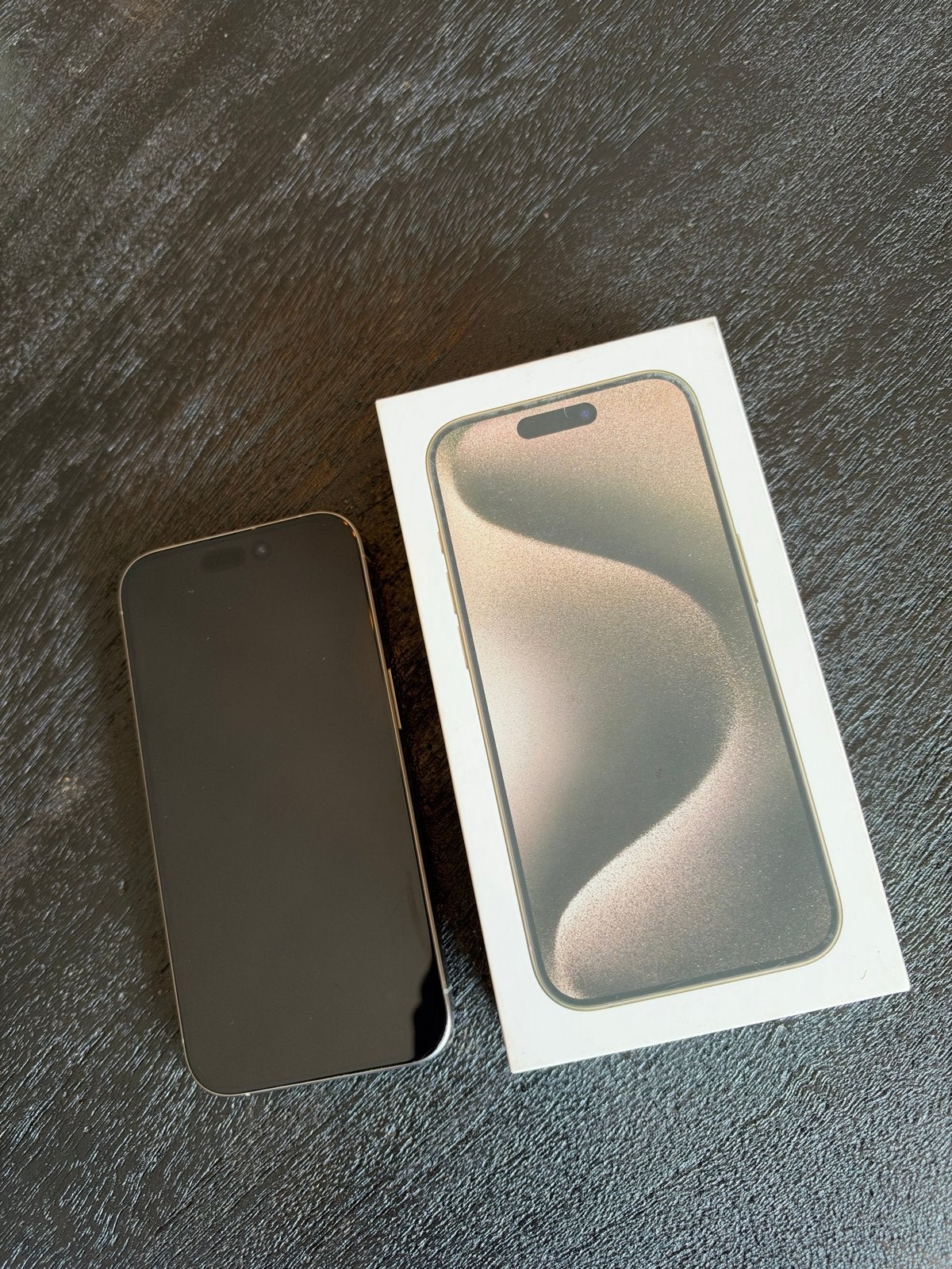 Foto 4 van iPhone 15 Pro - 512 GB - Lichte krasjes, 84% batterij