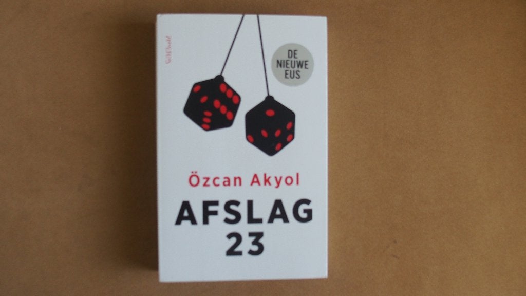 Afslag 23 - Eus - Ozcan Akyol, Ophalen of Verzenden, Zo goed als nieuw, Ozcan Akyol oftewel Eus, Nederland