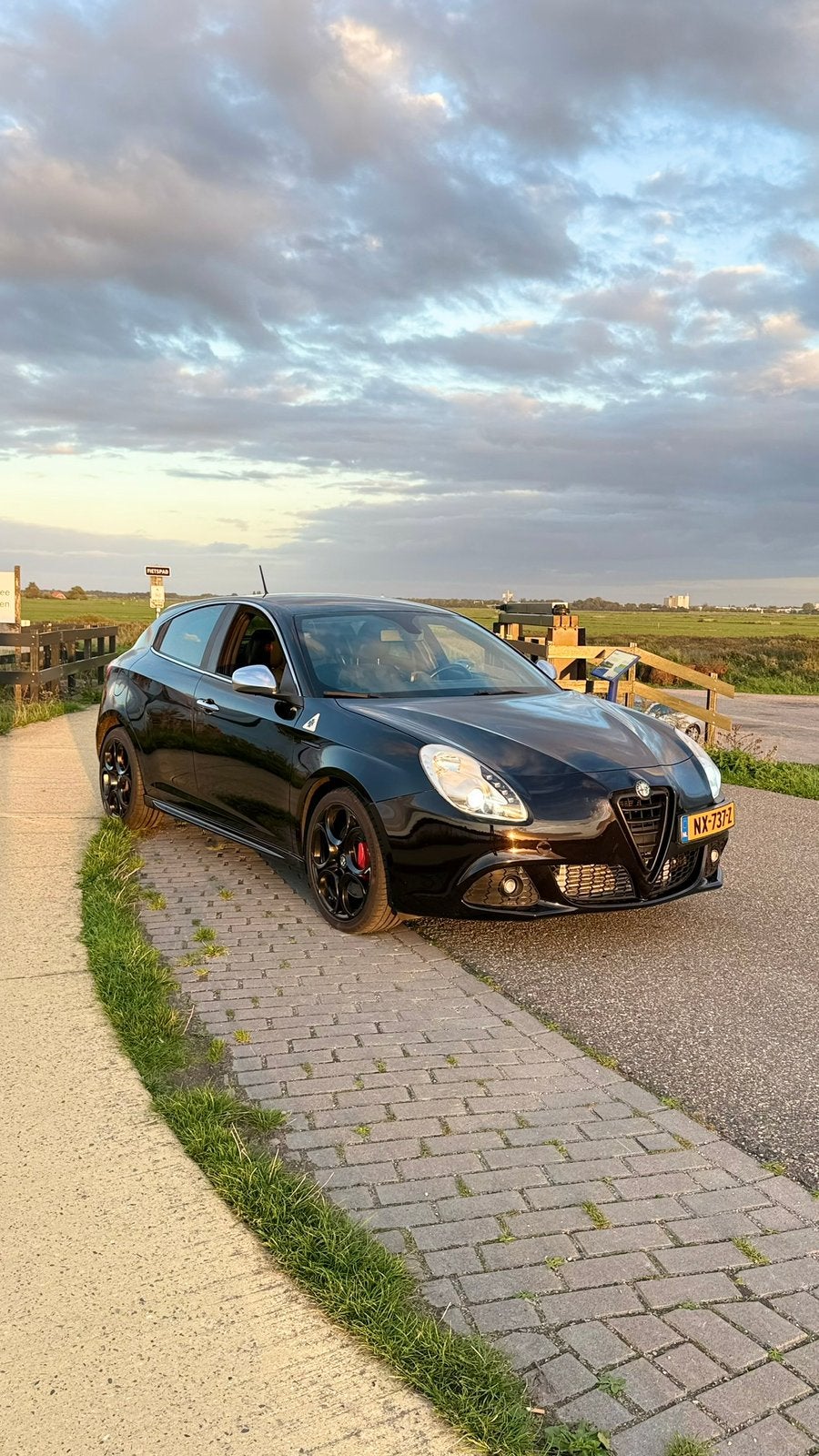 Alfa Giulietta 1750 TBi QV | Squadra 300pk | Madeno BMR8 |, Auto's, 4 cilinders, Zwart, Handgeschakeld, Particulier
