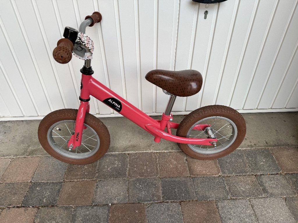 Alpina loopfiets 12inch Rose Coral - 3 keer gebruikt!, Kinderen en Baby's, Speelgoed | Buiten | Voertuigen en Loopfietsen, Ophalen