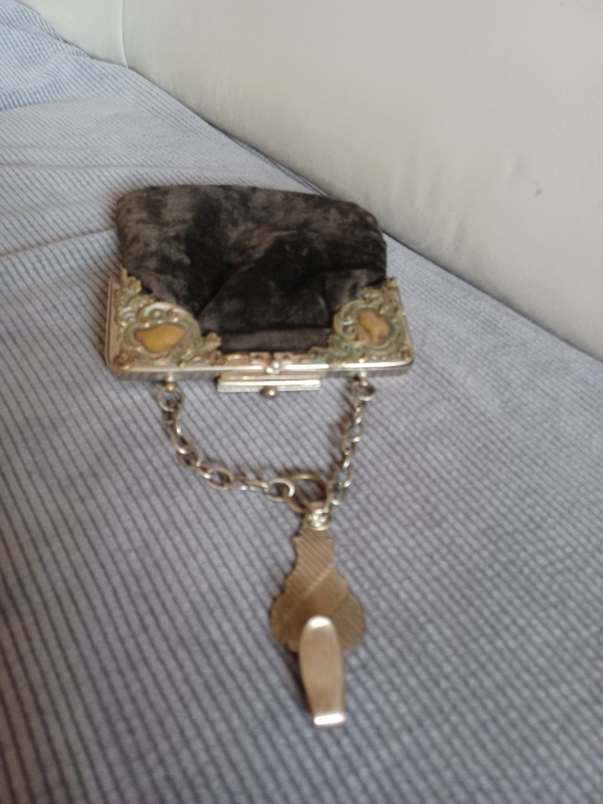 Antieke fluwelen beurs met zilveren montuur en clip, Antiek en Kunst, Ophalen of Verzenden
