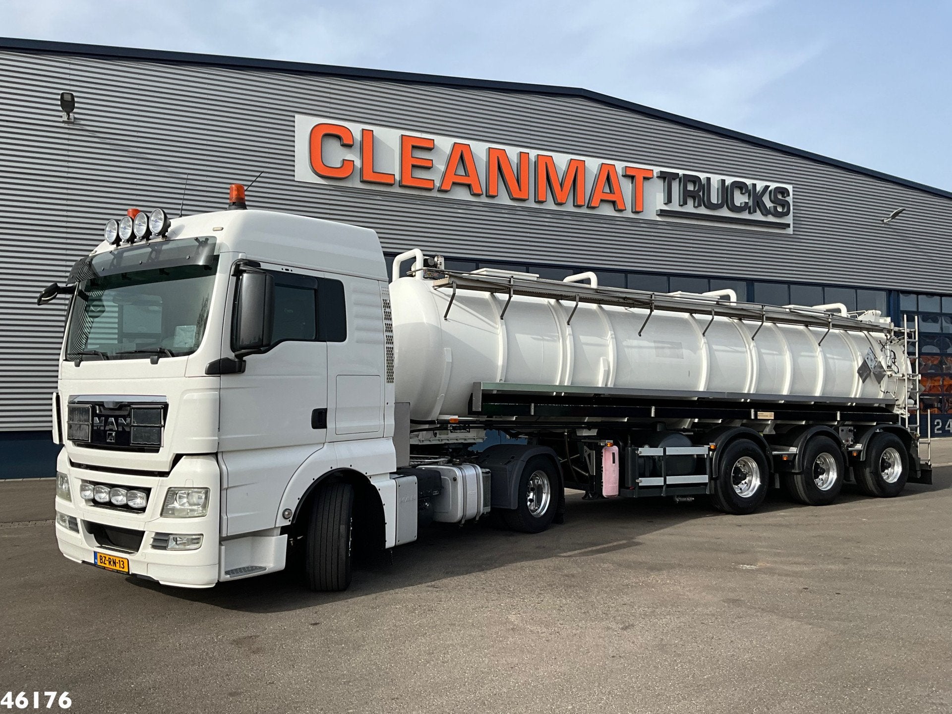 MAN TGX 18.400 ADR trekker + Burg met Bekker LaGram Vacuüm, Automaat, Euro 5, Achterwielaandrijving, MAN