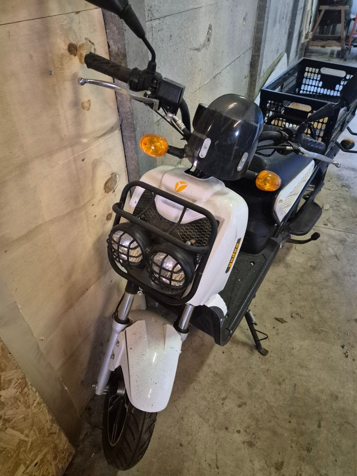 yadea elektrische scooter. Accupakket 2024 vernieuwd, laadt, Ophalen of Verzenden, Gebruikt, Overige typen, Overige merken