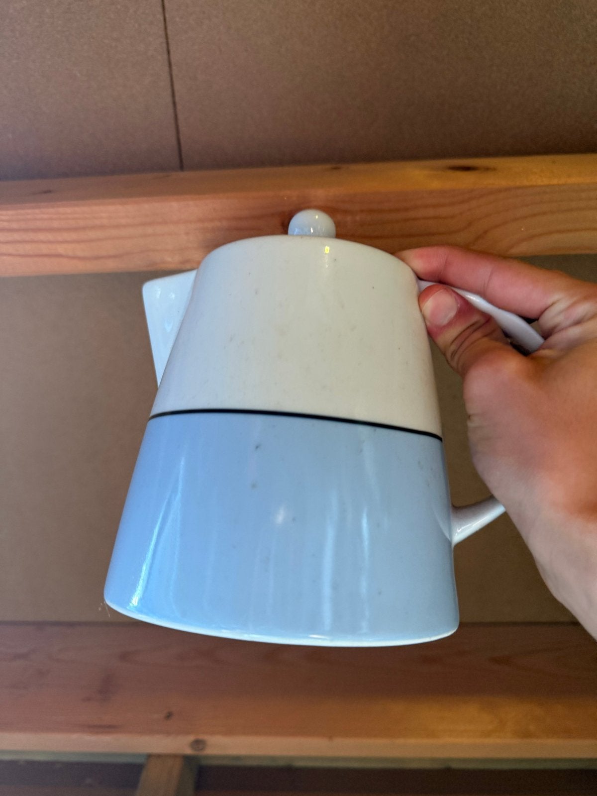 Servies set: borden, kommen, kopjes en waterkan, Ophalen, Gebruikt, Keramiek, Compleet servies