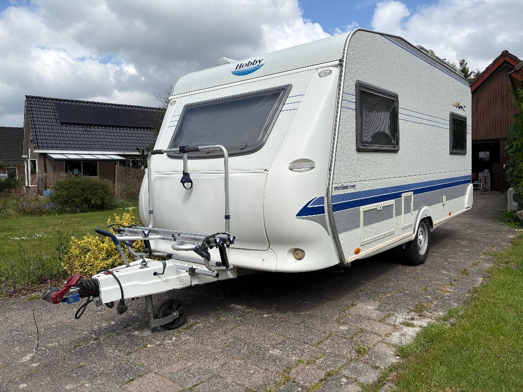 Hobby 450 UF Caravan 2005  mover, voortent en Thule luifel, Kachel, Rondzit, Hobby, 750 - 1000 kg