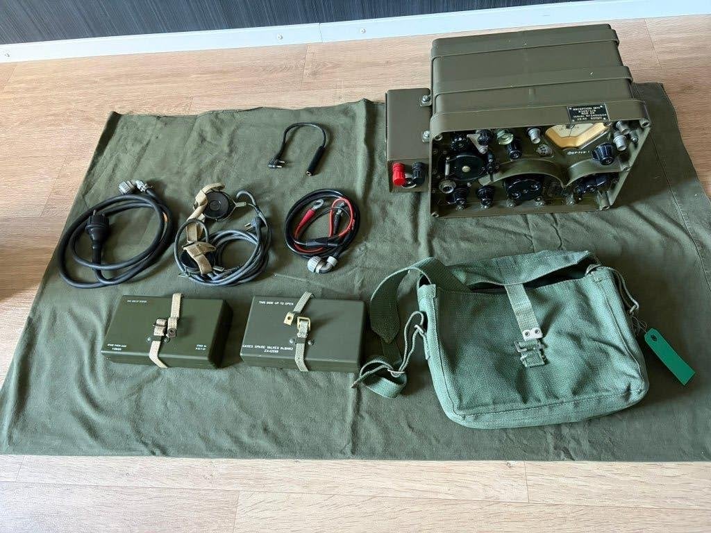 Landmacht Daf Nekaf radio ontvanger R209/2/B, Verzamelen, Ophalen of Verzenden, Landmacht, Nederland, Overige typen