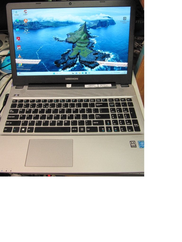Intel DualCore 3855U 1,6 Ghz.HT. 15’6 inch.8Gb,128SSD,250HDD, 15 inch, Qwerty, 8 GB, Medion