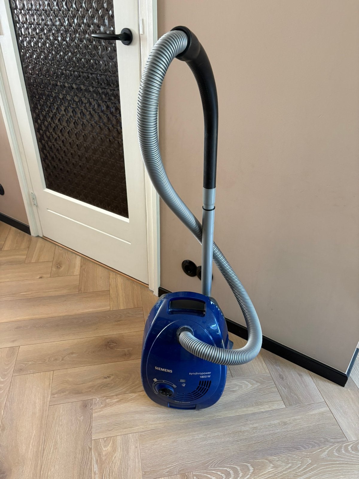 Siemens stofzuiger (defect), Siemens, Overige typen, 1600 tot 2000 watt, Niet werkend