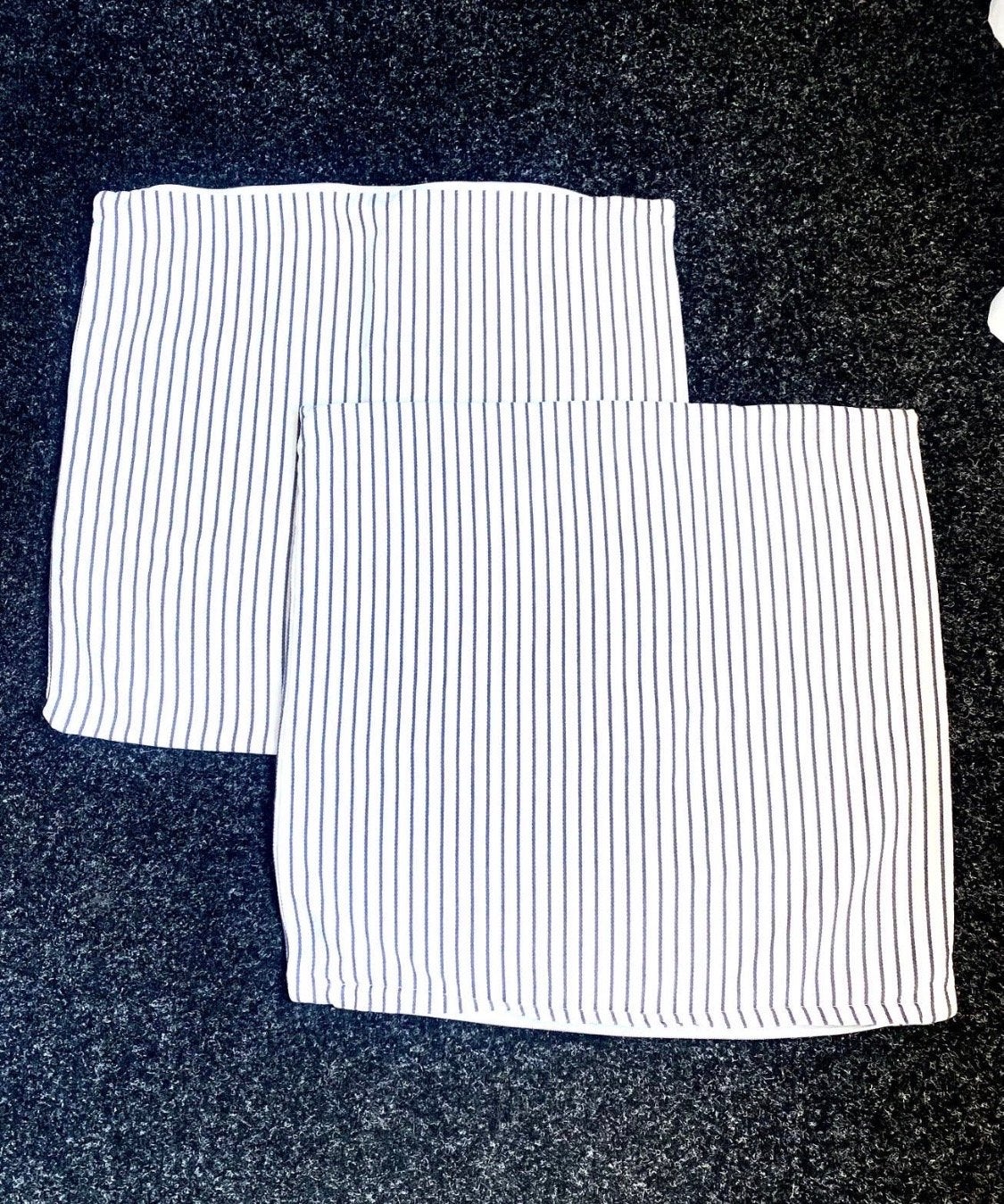 2 IKEA kussenhoezen wit gestreept 50x50 cm, Gebruikt, Wit, Ophalen of Verzenden, Met print