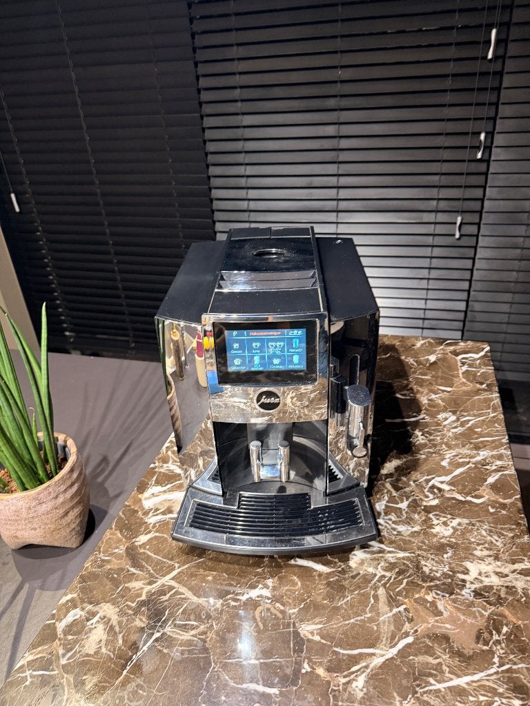 Jura S8 volautomatische koffiemachine, Witgoed en Apparatuur, 10 kopjes of meer, Ophalen, Gebruikt, Koffiemachine