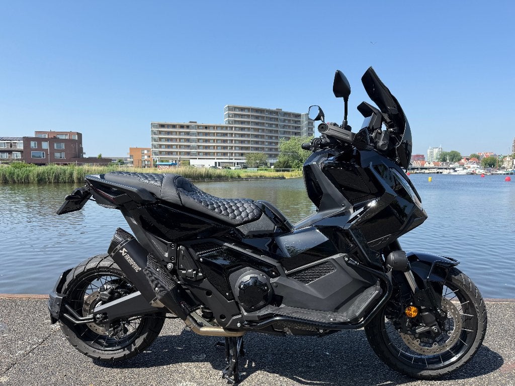 Honda X-ADV 750 Full Option All Black 2026 Akrapovic Nieuw, Motoren, Nieuw, Bedrijf, Minimaal motorrijbewijs A2, Automaat