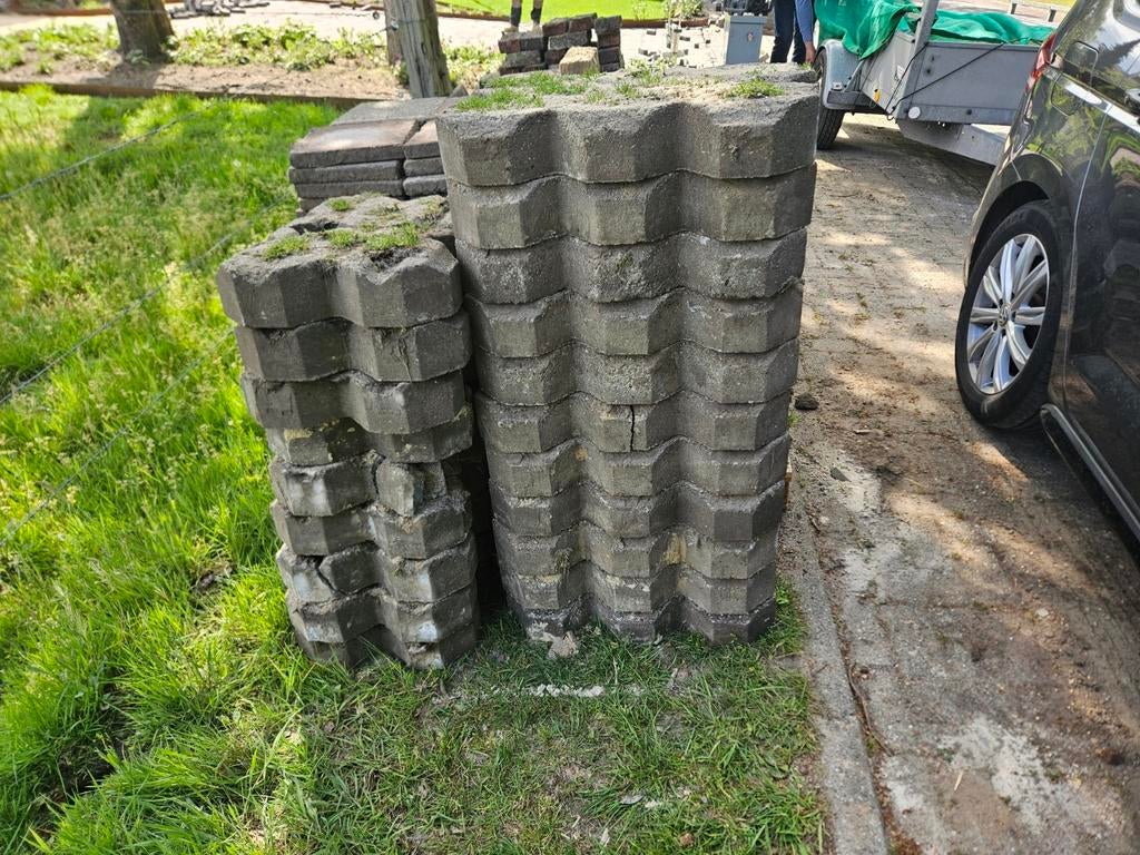 Gebruikte betonnen grastegels/grasklinkers, Tuin en Terras, Ophalen, Gebruikt, Klinkers, 10 m² of meer