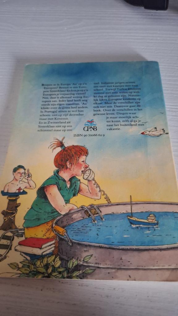 Die van hiernaast en van de overkant - Paul Arnoldussen, Boeken, Ophalen of Verzenden, Gelezen, Paul Arnoldussen