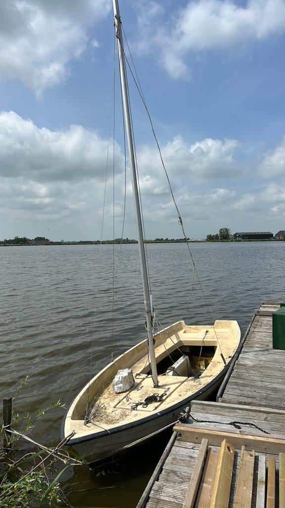 Zeilboot met nieuwe zeilen en afdekzeil, Ophalen, Zo goed als nieuw, Minder dan 15 m²