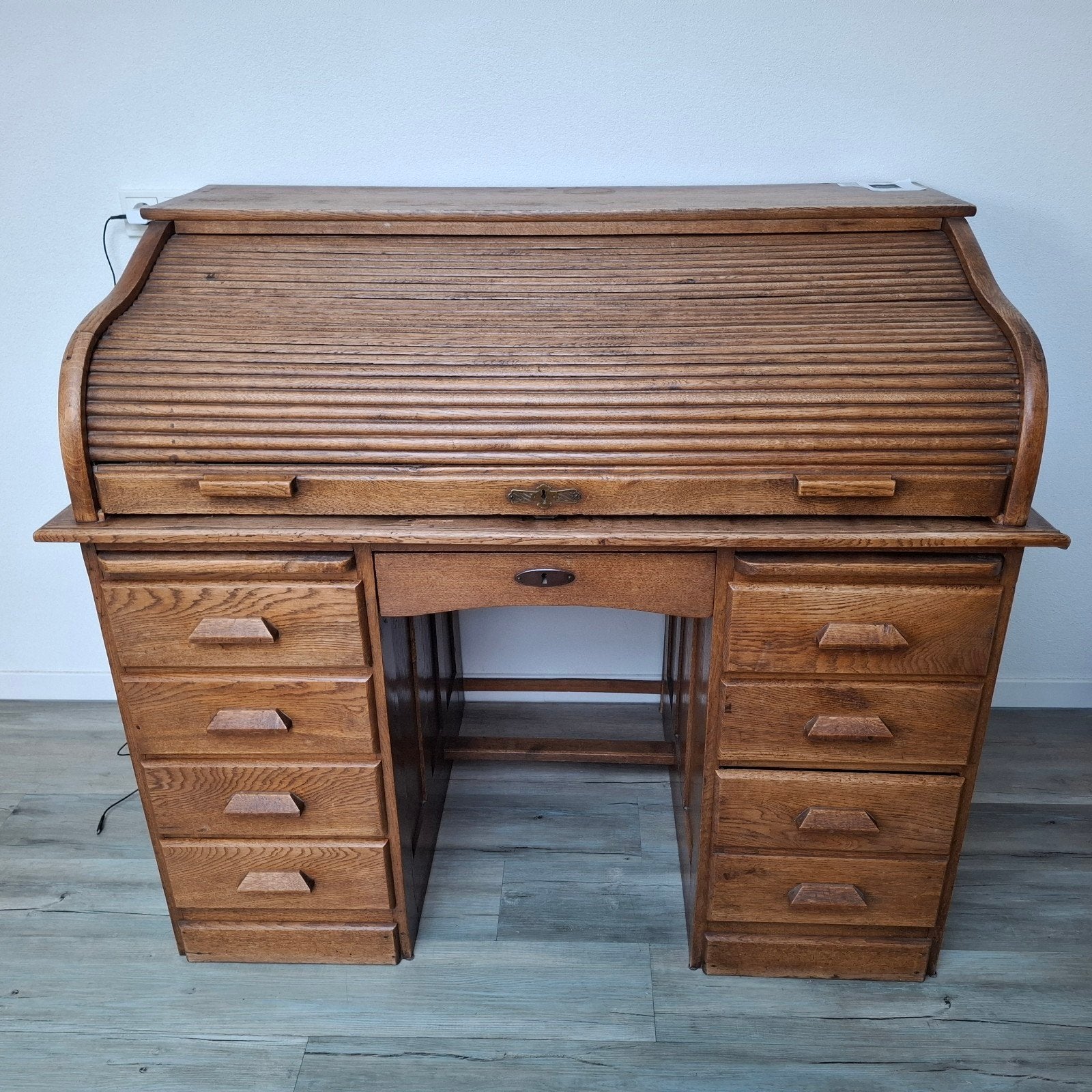 oud opknap bureau zeker 60 jaar oud, Ophalen, Gebruikt, Oud