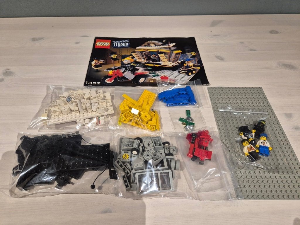 Lego 1352 Explosion Studio 2000, Gebruikt, Lego, Ophalen of Verzenden, Inclusief minifiguren
