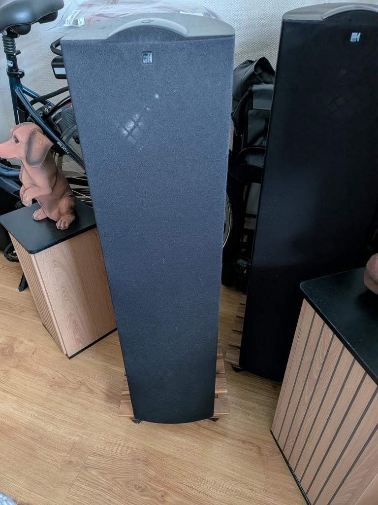Kef 7 series. Zwart. 150 Watt.