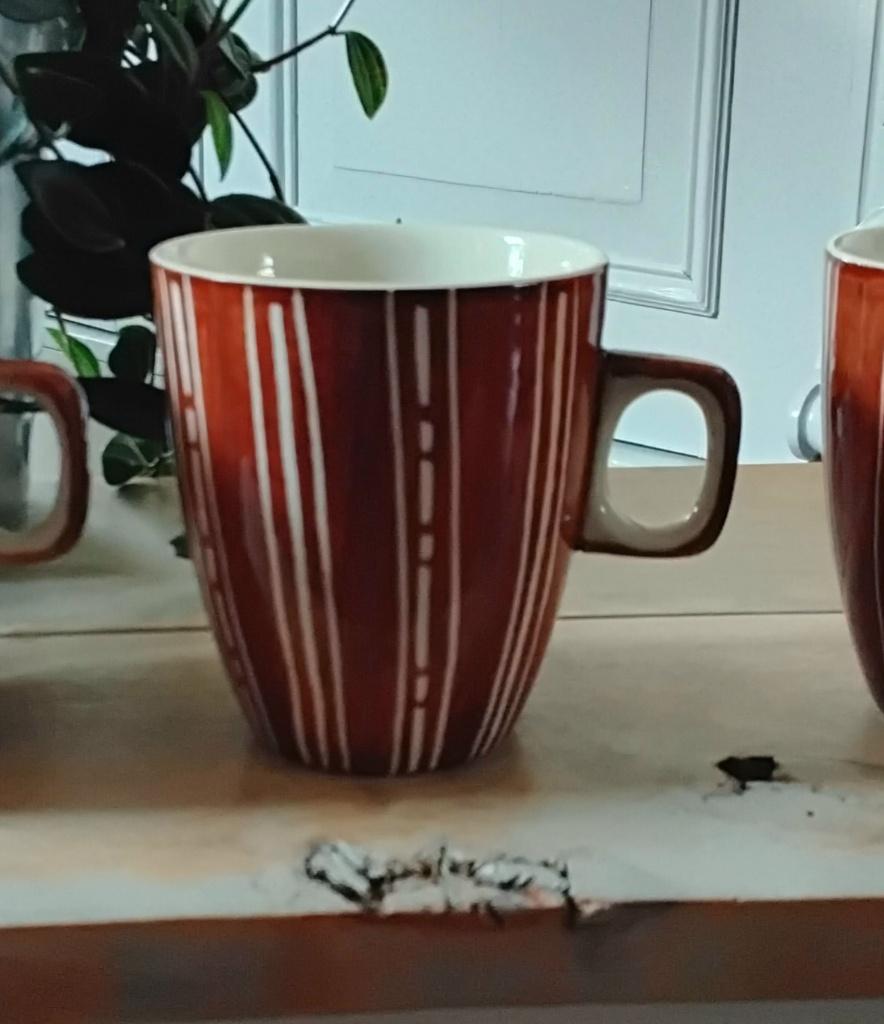1 kopje van Vic's - handpainted - mokje - senseo formaat, Keramiek, Ophalen of Verzenden, Zo goed als nieuw, Overige stijlen