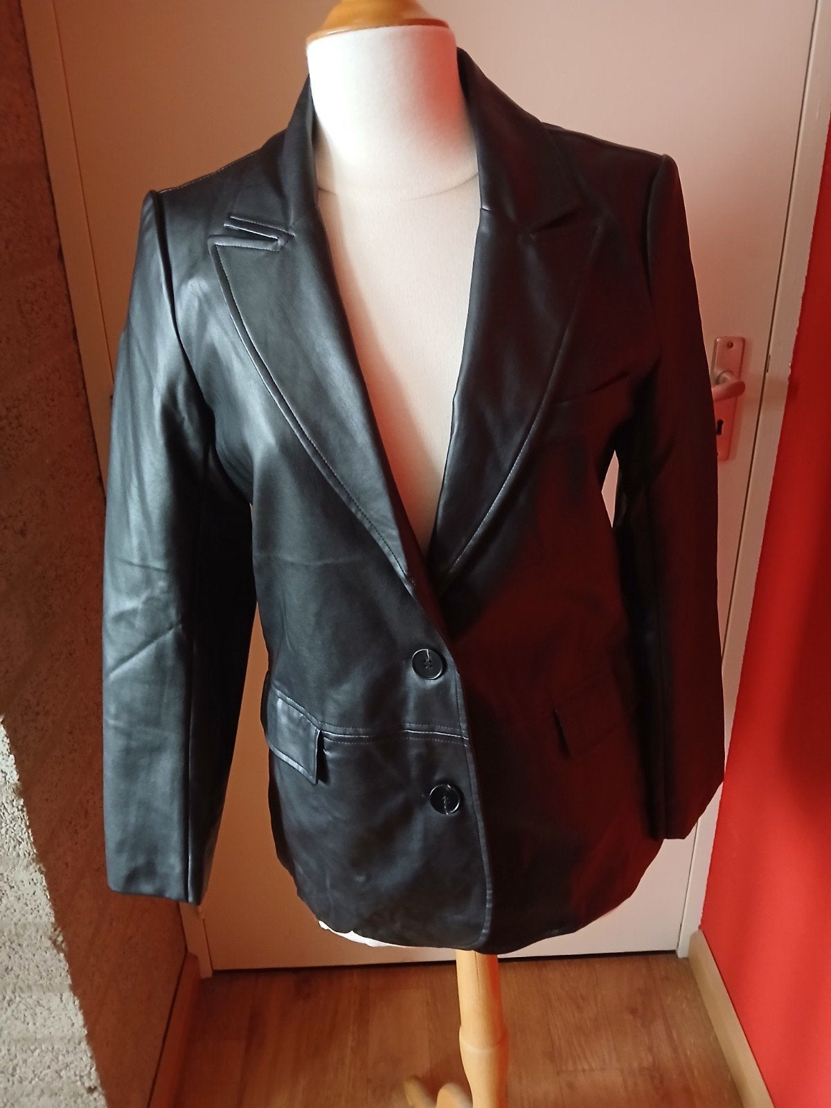 Dames ( imitatie leer ) zwarte blazer met zakken - Maat S, Zwart, Ophalen of Verzenden, Zo goed als nieuw, Jasje