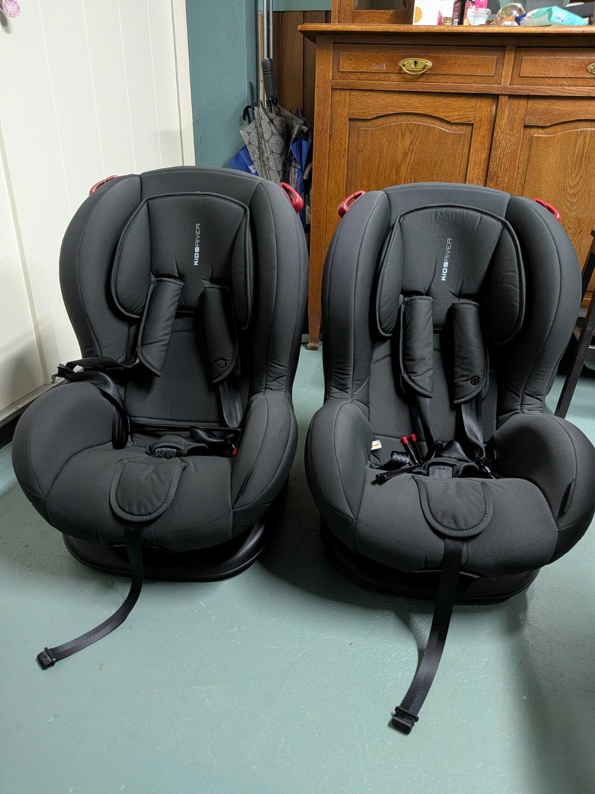 2 Kidsriver autostoeltjes met gordelbevestiging, Autogordel, 9 t/m 18 kg, Zo goed als nieuw, Ophalen