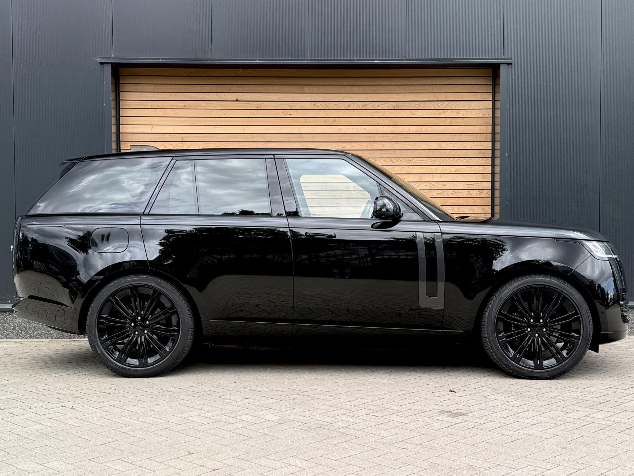 Land Rover Range Rover 3.0 P440e HSE STOELVENTILATIE V+A|MER, Auto's, Automaat, Stof, Gebruikt, Lichtsensor