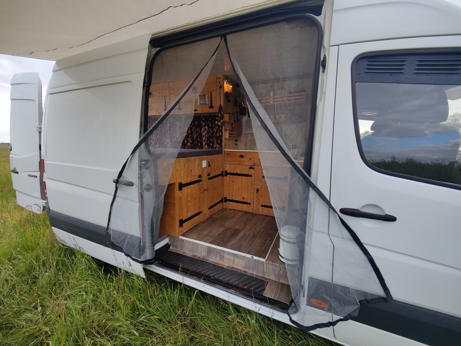 Buscamper huren | camper te huur | off-grid | sfeervol