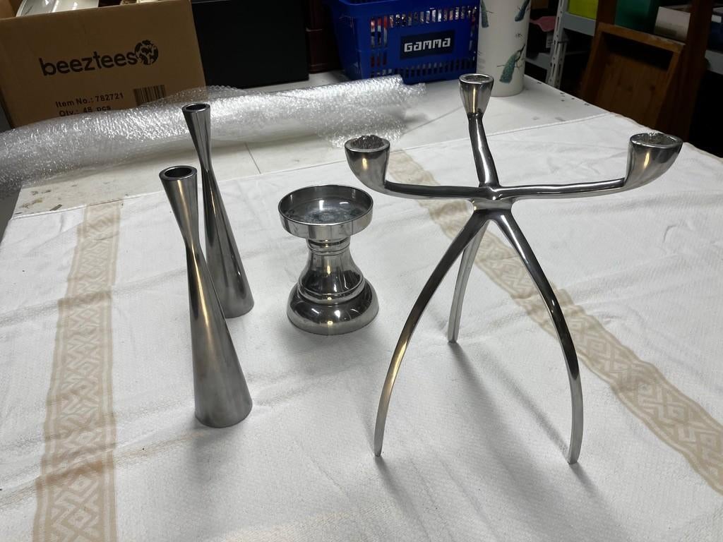 Vintage aluminium kandelaars set 4 stuks design, Huis en Inrichting, Woonaccessoires | Kandelaars en Kaarsen, Gebruikt, Kandelaar