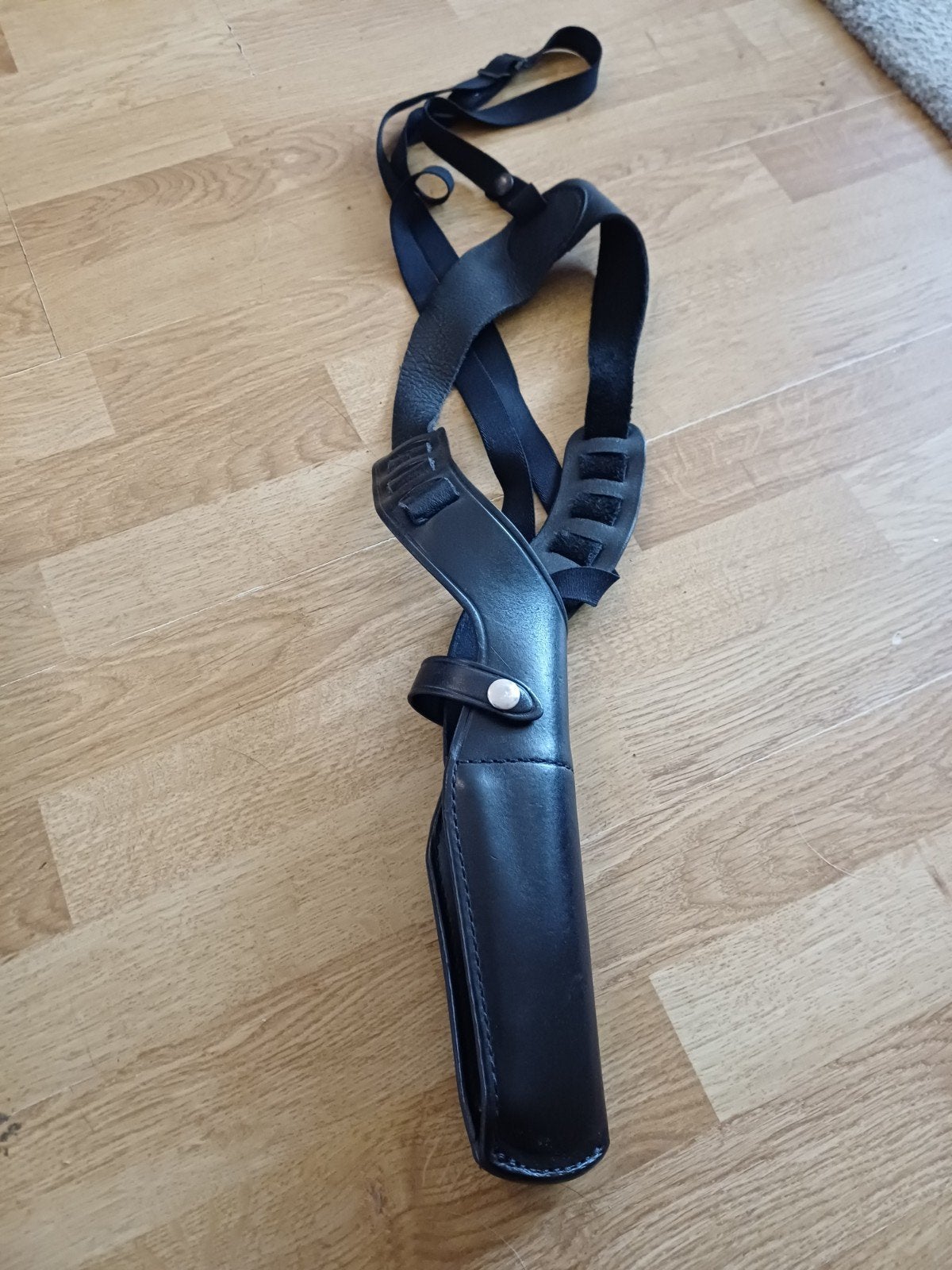TE KOOP MOOI LEREN SCHOUDERHOLSTER VOOR MEDIUM PISTOOL, Ophalen of Verzenden