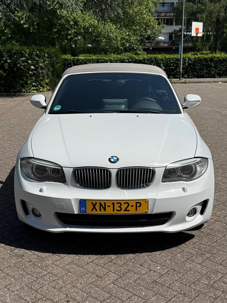 BMW 1-Serie 2.0 118I Cabrio AUT 2011 Wit, Auto's, 1995 cc, Zwart, Cabriolet, 4 stoelen