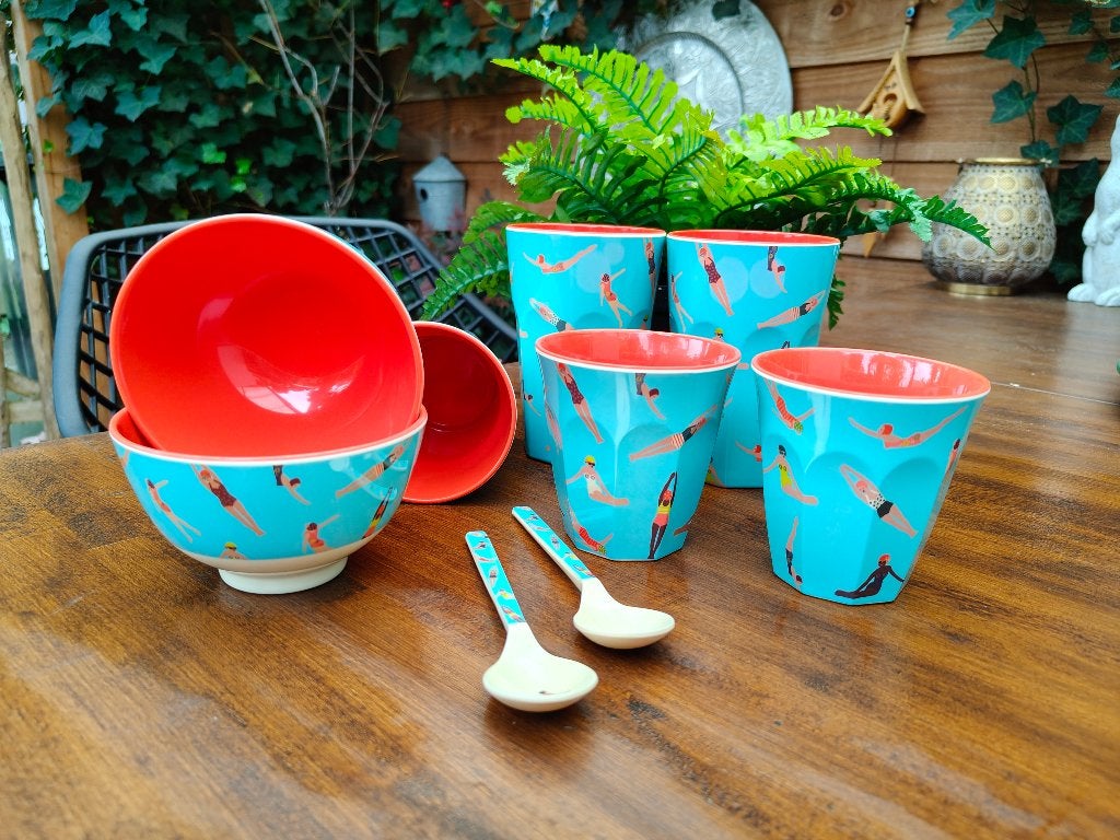 33 delig NIEUW RICE Melamine servies "Retro Swimster" print, Overige materialen, Overige merken, Overige typen, Nieuw