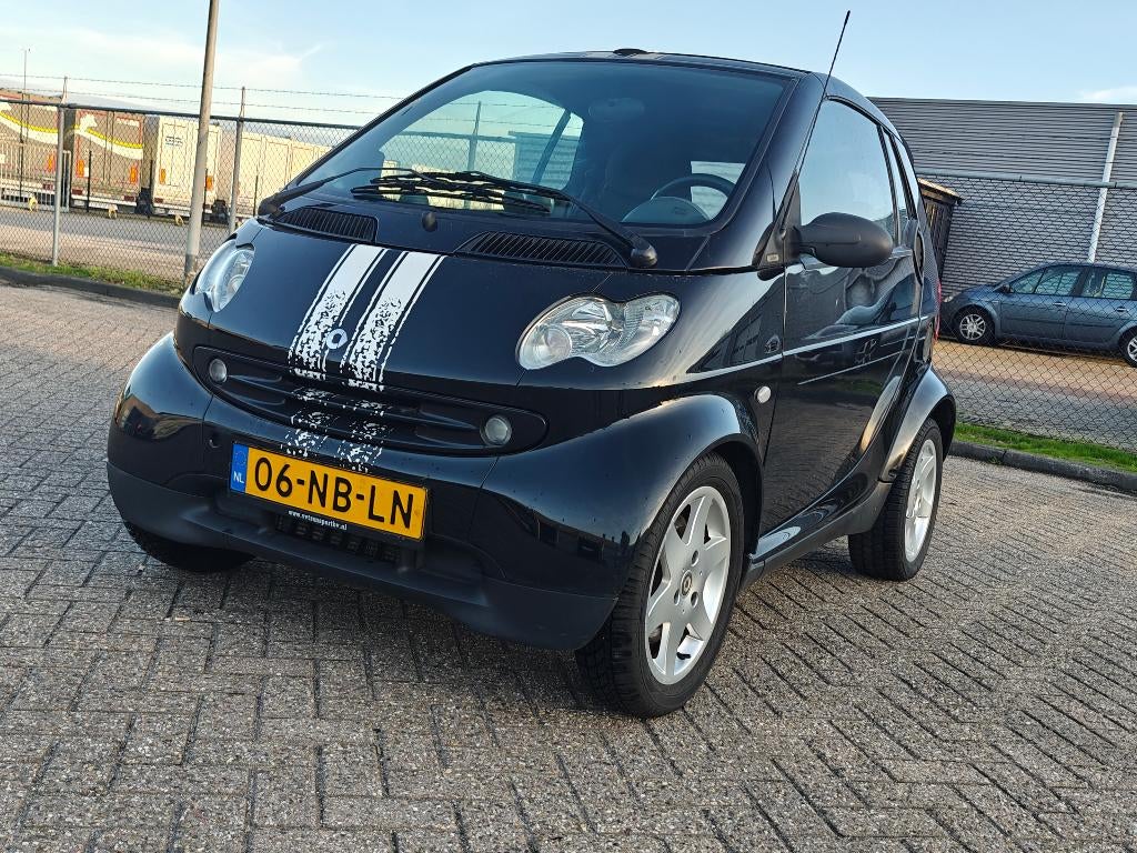 Smart 0.7 Cabrio 45KW AUT 2003 Zwart APK tm Dec 2026, Auto's, Zwart, Cabriolet, Zwart, Origineel Nederlands