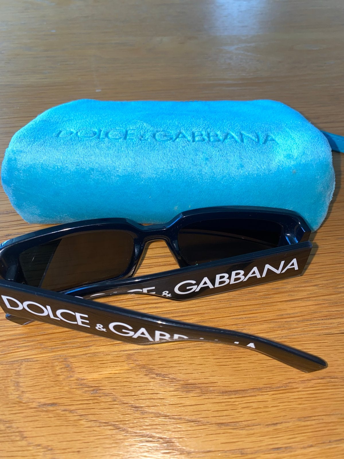 Originele Dolce & Gabbana zonnebril met hoes, Sieraden, Tassen en Uiterlijk, Zonnebril, Zwart, Ophalen of Verzenden, Zo goed als nieuw
