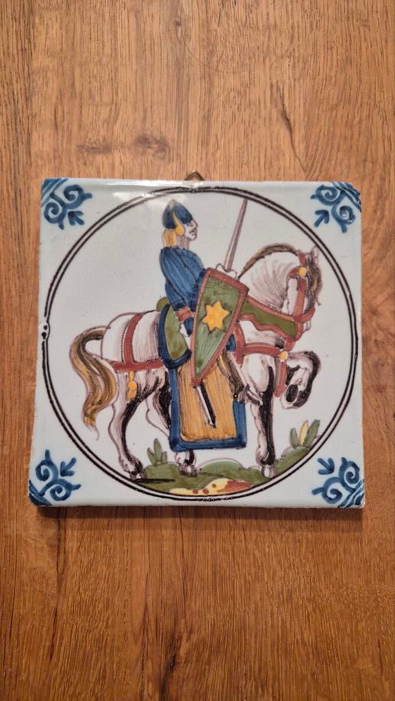 Antieke Delfts Blauwe Tegel met Ridder te Paard, Antiek en Kunst, Antiek | Wandborden en Tegels, Ophalen of Verzenden