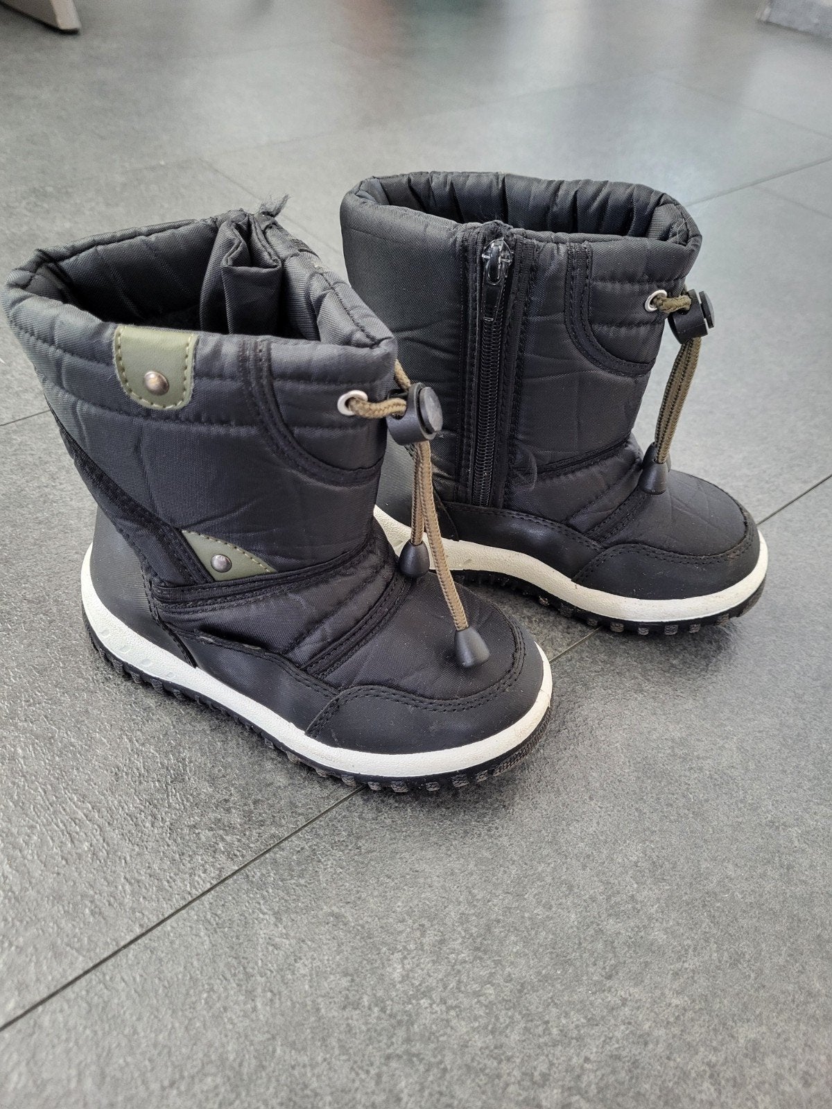 Snowboots maat 27, Ophalen, Zo goed als nieuw, Jongen of Meisje, Laarzen