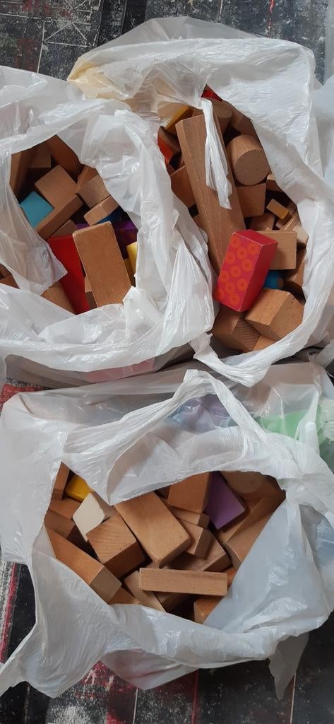 3 zakken met houten bouwblokken voor uren speelplezier, Ophalen, Gebruikt