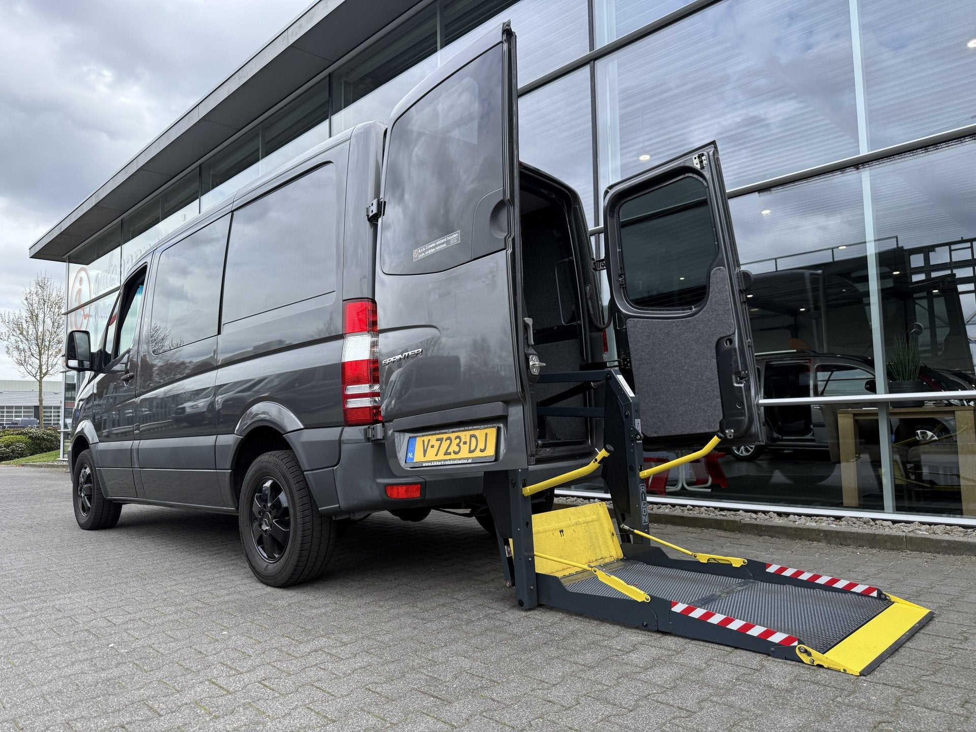 Mercedes-Benz Sprinter 3+1 Rolstoelbus 211 2.2 CDI 325 HD L1, Auto's, Bestelauto's, Automaat, Gebruikt, 4 cilinders, 2245 kg