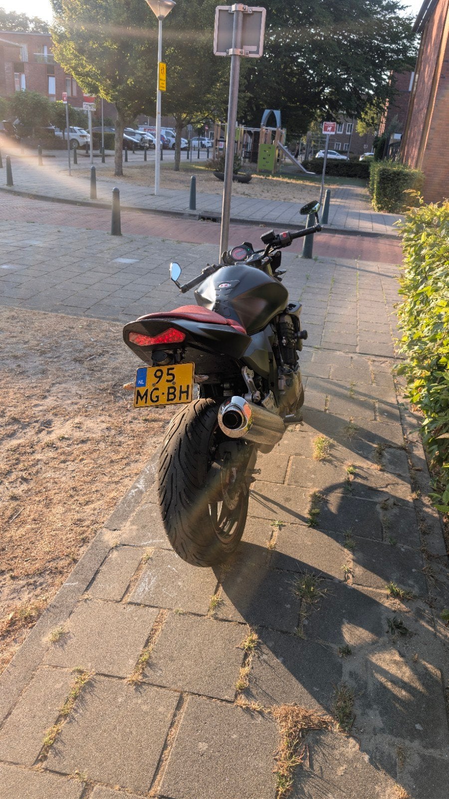 Stoere Kawasaki Z750 (2005) - Mat zwart met rode accenten, Motoren, 4 cilinders, Motorrijbewijs A, Gebruikt, Particulier